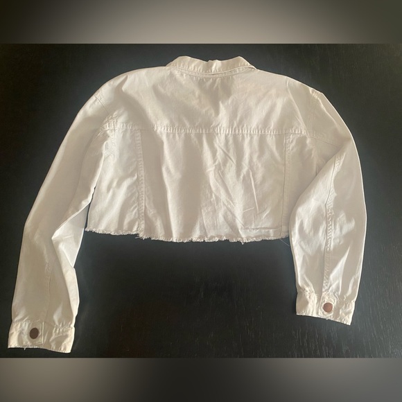 PrettyLittleThing Raw Edge Cropped White Denim Jacket Size 10 - Picture 8 of 12